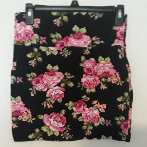 Ambiance Apparel junior size medium, black w/pink flowers stretchy mini skirt - Picture 2 of 4